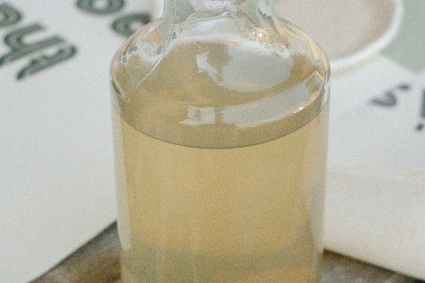 Essigflasche in der Küche
