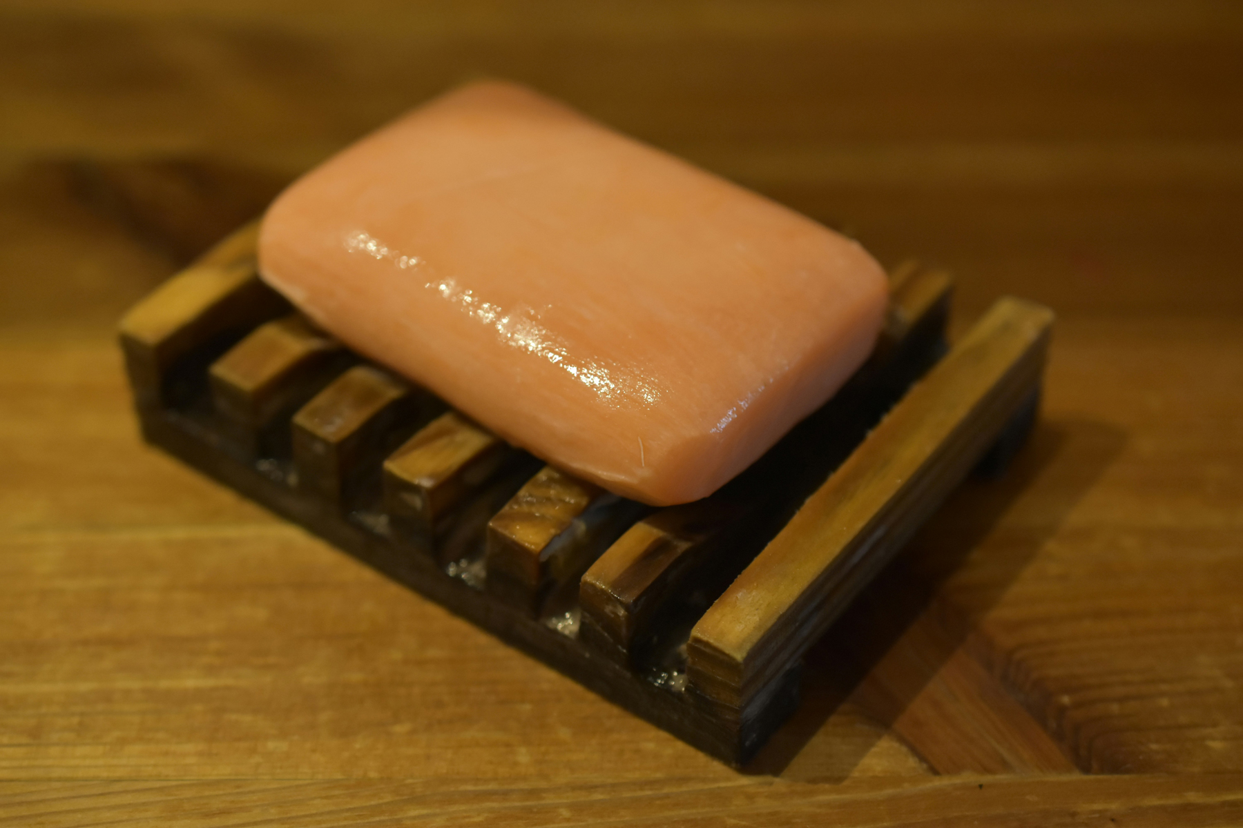 Spülmittel an der Küchenspüle